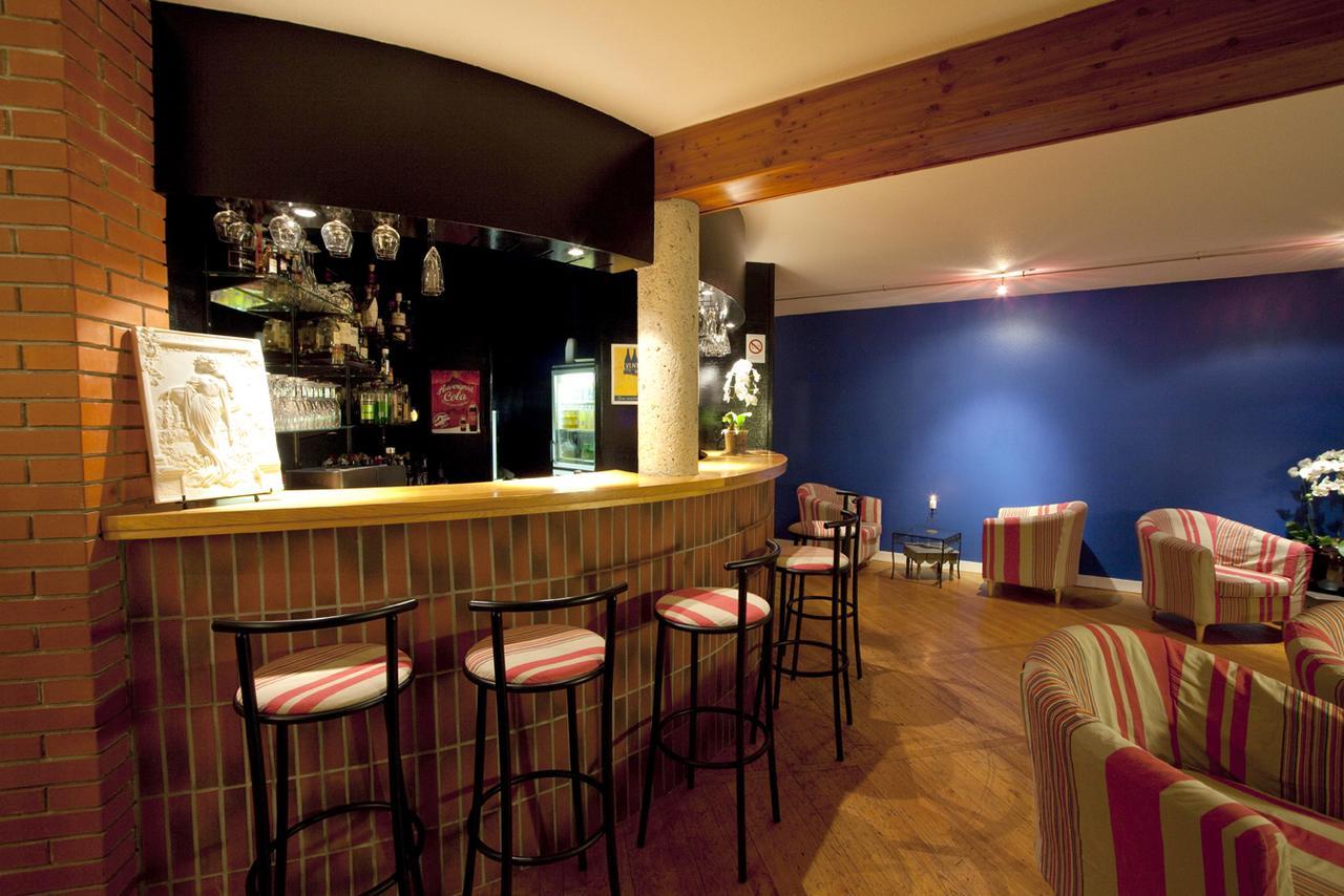 Logis Hotel Restaurant La Tour Dunieres Exterior foto